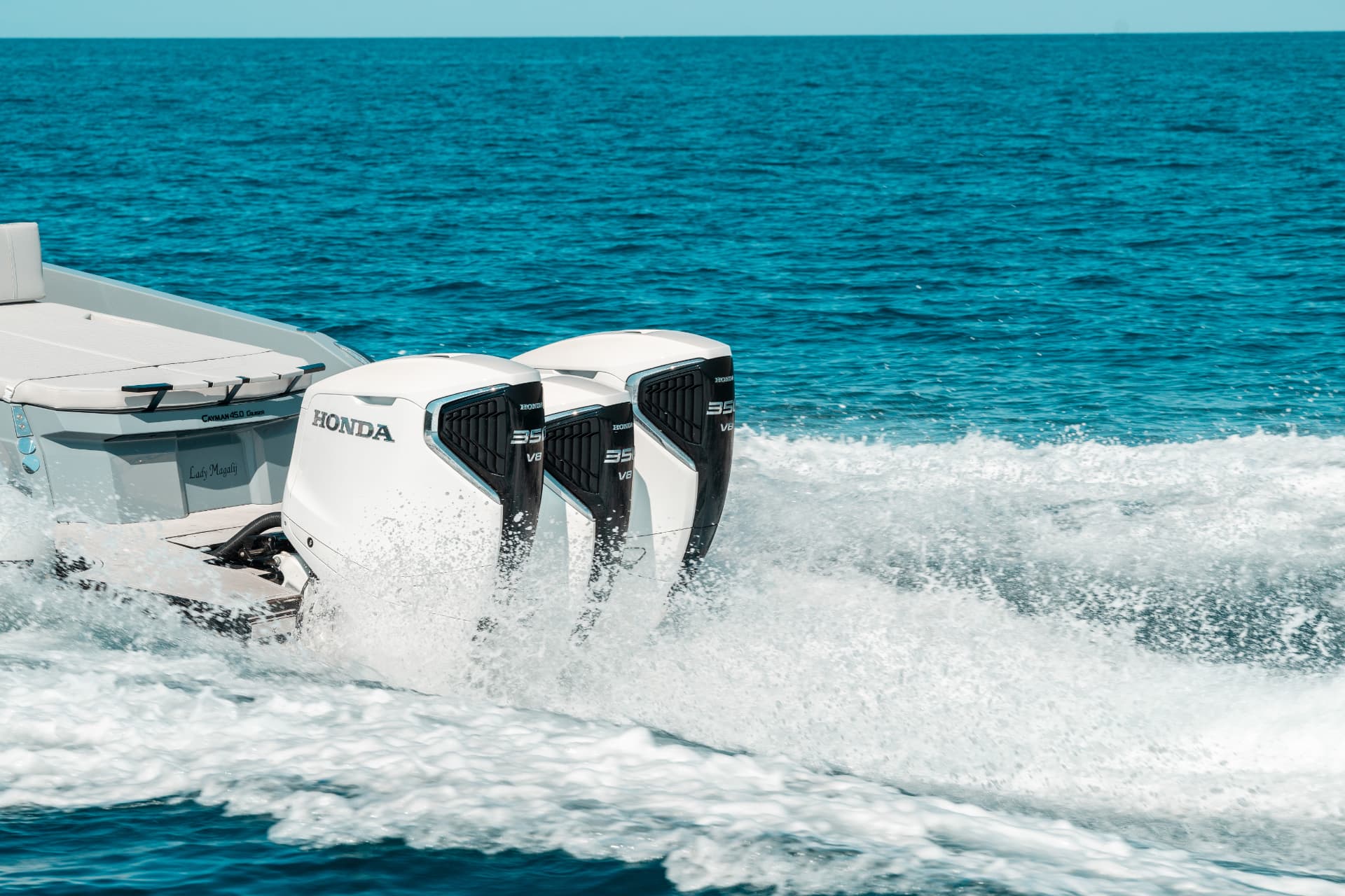 Product photography: motori marini Honda in navigazione